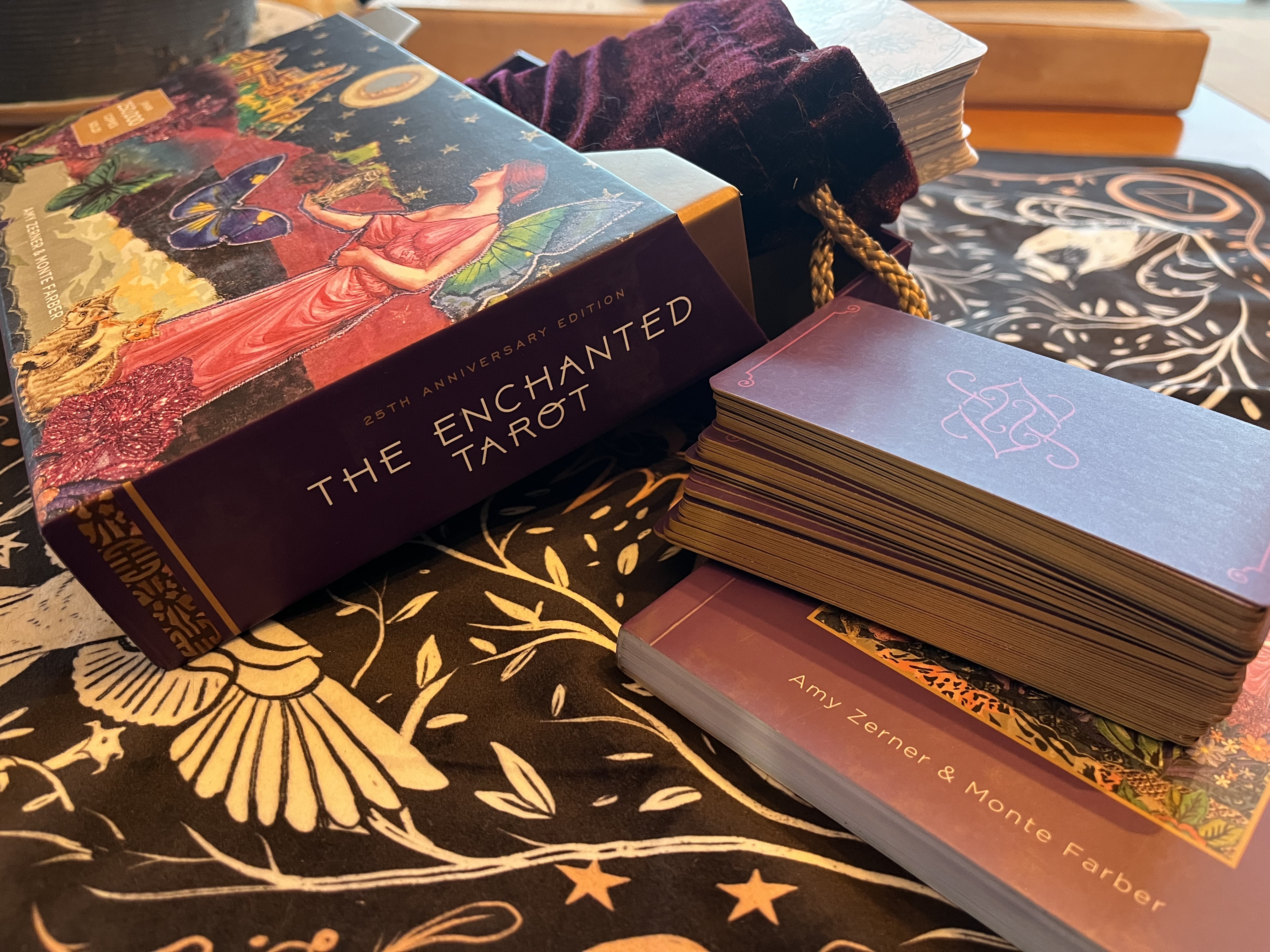 Deck Review: The Enchanted Tarot aka The Zerner/Farber Tarot – The